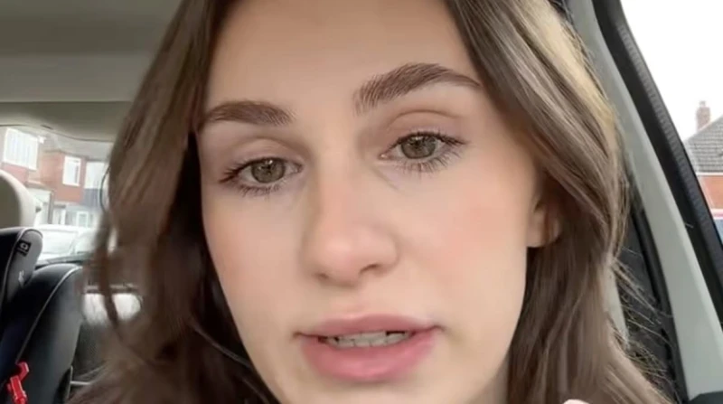 ​ظنت أنها تعاني من "إمساك". بريطانية تدخل المرحاض وتخرج بطفلة وسط صدمة الجميع