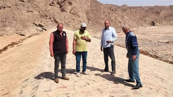 جولات مكثفة لمراجعة مخرات السيول ومراكز الإغاثة في سفاجا