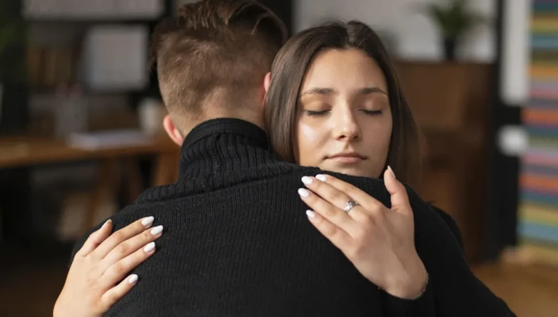 كلمات يجب تجنبها عند مؤاساة حزينٍ أو مكسور (صور)