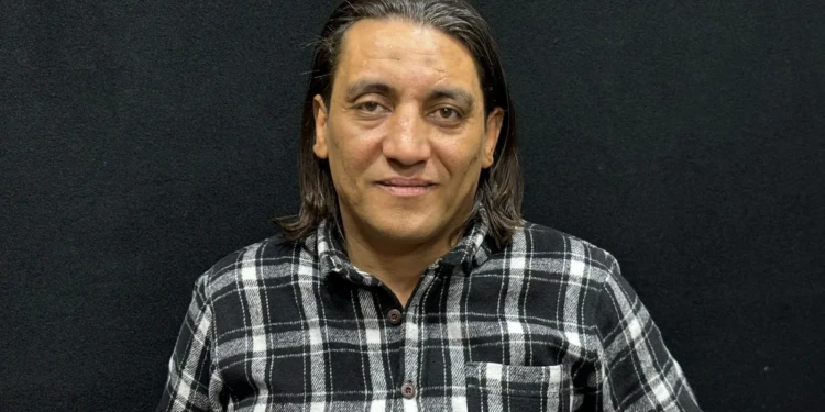 كريم الشاعر يكتب: حين تشرق شمس من وراء القضبان