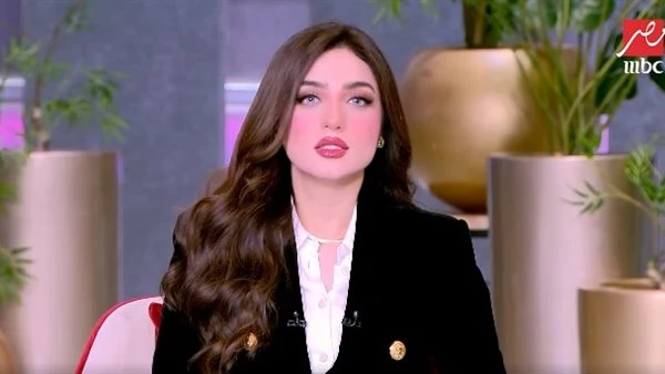 ياسمين عز تسخر من لاعبي الأهلي: زيزو بيعدل شعره عشان يخفف الموقف وإمام عاشور موت نفسه على الكورة