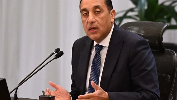 "مدبولي" يتابع تأمين الوقود وسداد مستحقات الشركاء.. وخطة لطرح شركات بترول في البورصة