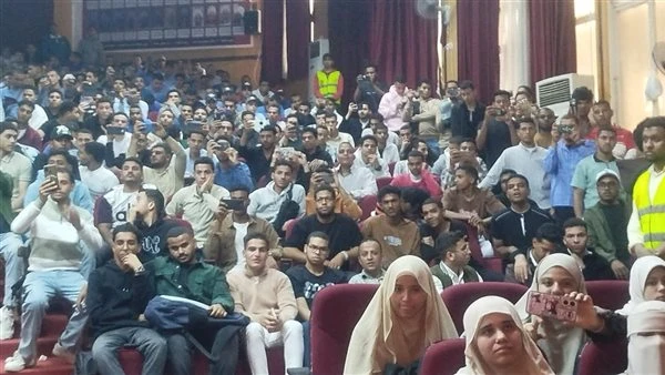 «الليلة الكبيرة» تجوب القرى لنشر الوعي ضمن مسرح المواجهة والتجوال بأسيوط