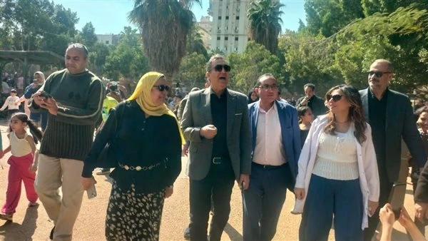 خلال احتفالات شم النسيم.. رئيس الخدمات البيطرية يتفقد حديقة حيوان الشرقية