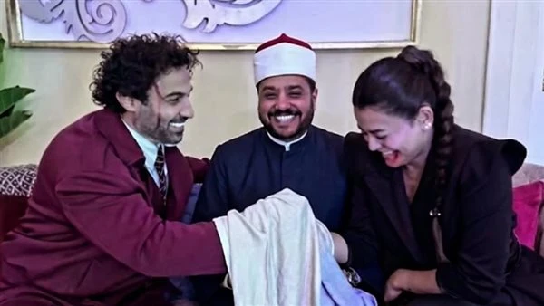 بيكتبوا الكتاب. أحمد فهمي وأسماء جلال يثيران الجدل بصورة جديدة ما القصة