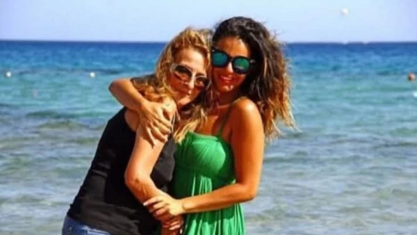 دنيا عبدالعزيز تحيي ذكري ميلاد والدتها الراحلة