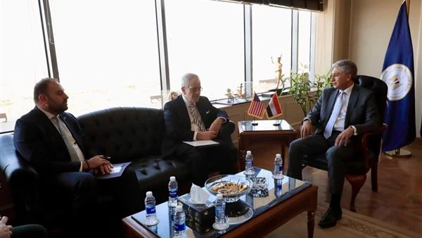وزير السياحة يبحث مع القائم بأعمال السفير الأمريكي بالقاهرة تعزيز التعاون