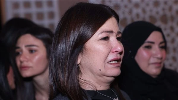 نجوم الفن والإعلام في عزاء والد دينا رامز بمسجد الشرطة بالشيخ زايد