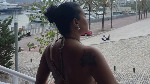 مفيش ضهر | رانيا يوسف تثير الجدل بإطلالة جريئة