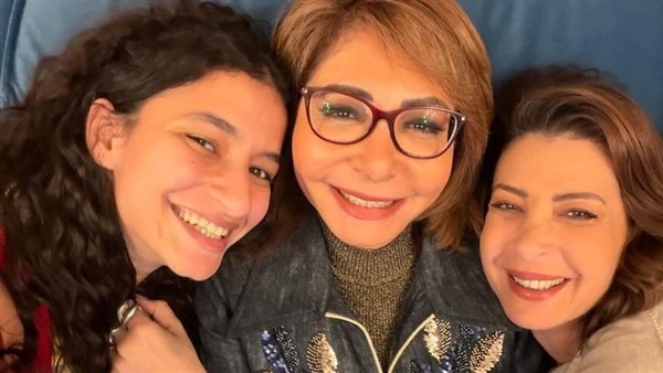 "لحظة مالهاش وصف ".. منال سلامة تهنئ لميس الحديدي بخطوبة نجلها