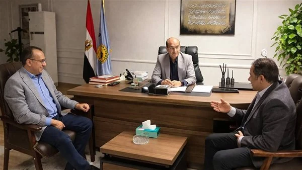 محافظ أسيوط يبحث تعزيز التعاون بين المستشفيات الجامعية والصحة