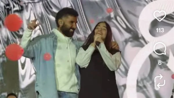 كنت مانعها إنها تغني. جودي أحمد سعد تفاجئ الجمهور بصوتها في حفل والدها الأخير