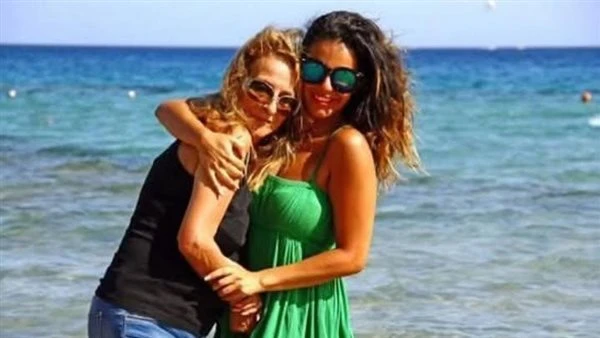 بكلمات معبرة. دنيا عبد العزيز تحتفل بذكرى ميلاد والدتها