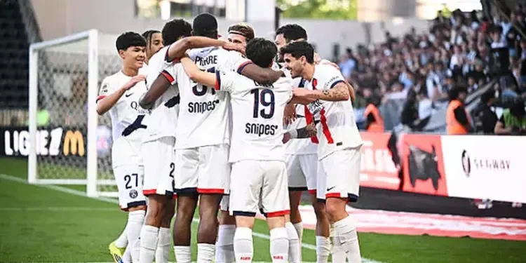 القطار الباريسي يدهس الكل. ومكمل في طريقه للمنصة