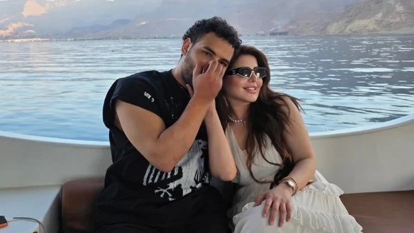 بعد مسلم وزوجته يلفتان الأنظار والجمهور يعلق: بقيتوا شبه بعض