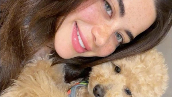 يارا السكري تتألق في أحدث إطلالتها رفقة كلبها