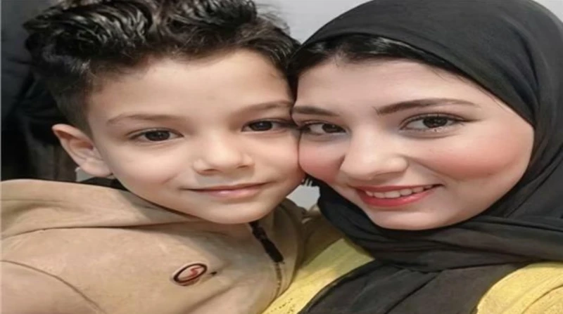 "كانت رايحة تعمل خير". القصة الكاملة لمصرع سيدة وطفل تحت أنقاض الإهمال (خاص)