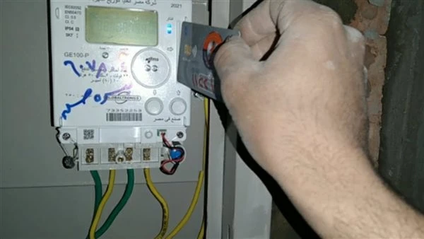 طلب إحاطة عاجل بشأن العدادات الكودية للكهرباء.. ويطالب بالشفافية في التسعير