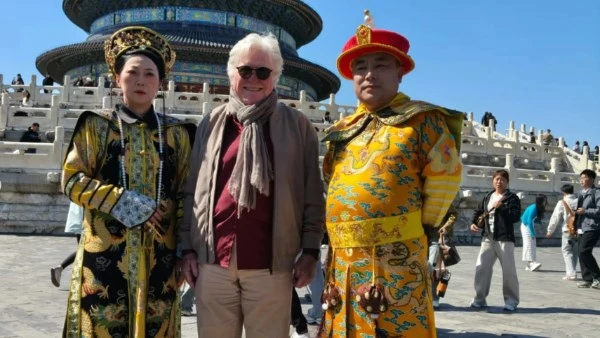 حسين فهمي يكشف عن صور الفيلم الصيني The Story I Found In china