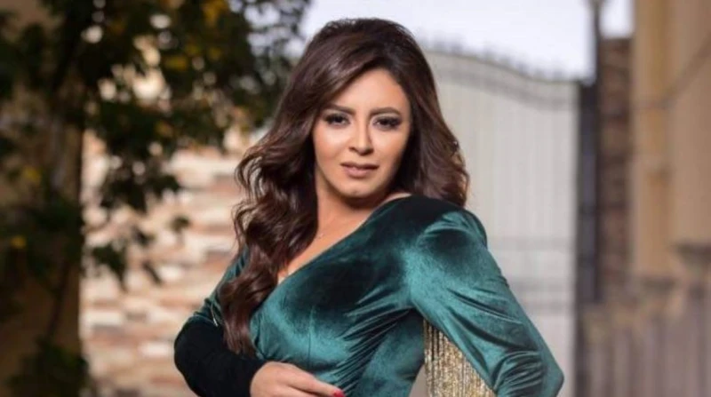 ياسمين نيازي تكشف كواليس واقعة "الكلاب في الصندوق"