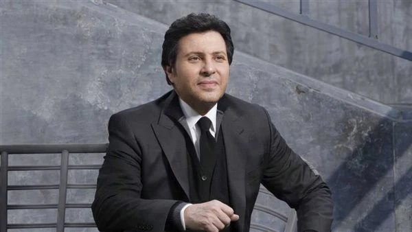 نجوم الفن يدعون للفنان هاني شاكر بعد وضعه على أجهزة التنفس الصناعي