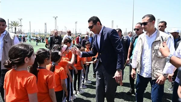 وزير الشباب والرياضة ومحافظ شمال سيناء يتابعان فعاليات المدينة الشبابية بالعريش