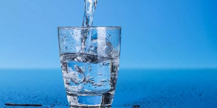 خبيرة تغذية لـ””: 4 أضرار لقلة شرب المياه في الطقس المتقلب احذرها الآن