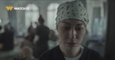 توافد نجوم الإعلام والفن لعزاء والد منة شلبي بمسجد المشير