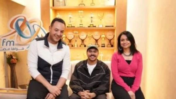 بعد نجاحه في فخر الدلتا..أحمد رمزي ضيف سالي سعيد ورامي الحلواني في برنامج رايح ولا جاي