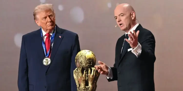 بلاش فضايح. إنفانتينو يطلب من ترامب فرملة كلاب الهجرة