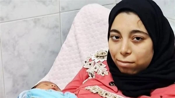 نائب رئيس جامعة الأزهر يطمئن على رضيعة مستشفى الحسين