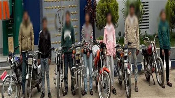 كواليس القبض على 8 شباب استعرضوا بدراجاتهم داخل نفق بالشرقية