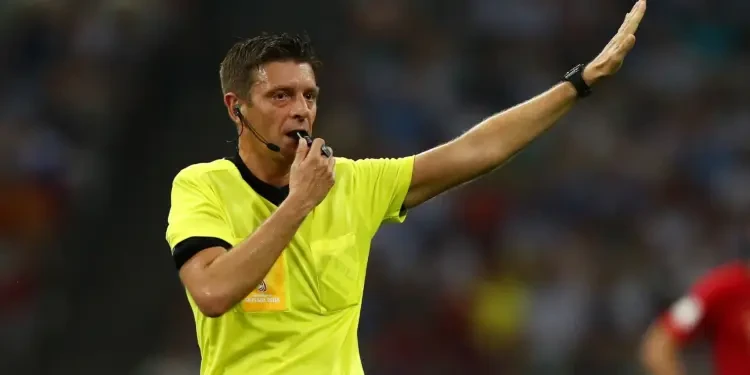 فضيحة بالكرة الإيطالية. رئيس الحكام تحت التحقيق بتهمة التلاعب في الفار