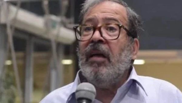 مواطن يؤدي عمرة للفنان سامي عبد الحليم بعد وعكته الصحية