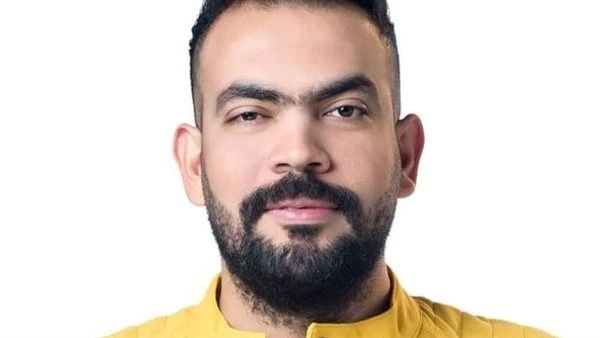 عملية مؤلمة. خالد عليش يعلن خضوع والدته لعملية تغيير مفصل الحوض