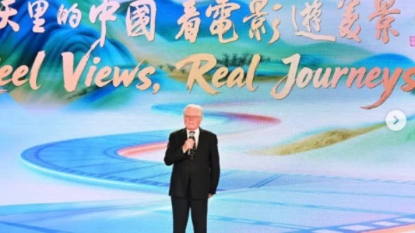 أول تعليق من حسين فهمي بعد مقابلة وزير الإعلام الصيني ضمن فعاليات كرنفال الثقافة السينمائية