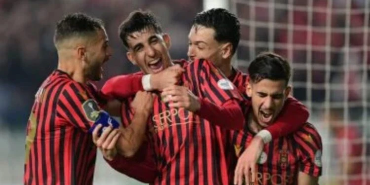 صافرة مصرية تدير مواجهة اتحاد العاصمة ضد أولمبيك آسفي في نصف نهائي الكونفدرالية