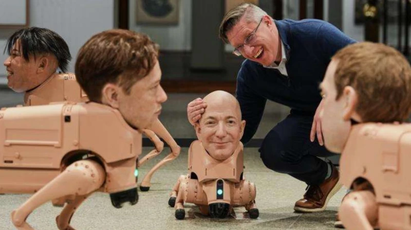 بوجوه "ماسك وزوكربيرج". “روبوتات كلاب” ببرلين تسخر من صانعي التكنولوجيا