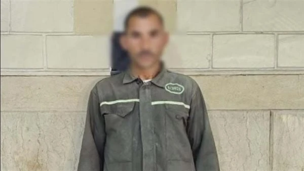 تقييد طفل بسلسلة حديدية داخل منزل بالشرقية..ضبط الأب واعترافه بتأديبه لخروجه المتكرر