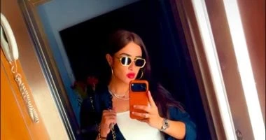 ياسمين عبد العزيز تشارك متابعيها بصور لها قبل عودتها للسينما من جديد