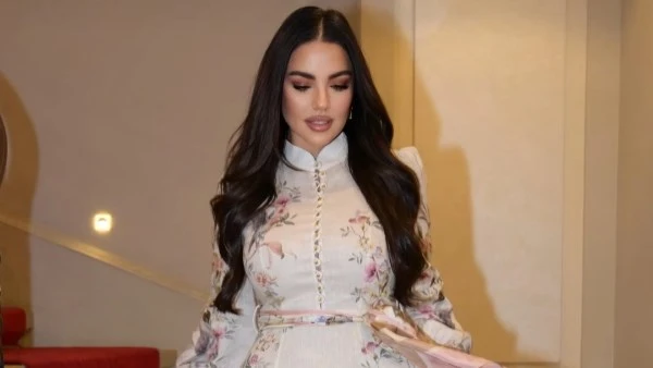 بفستان درة تستعرض جمالها عبر إنستجرام