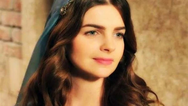 طلاق بيلين كاراهان بطلة مسلسل حريم السلطان