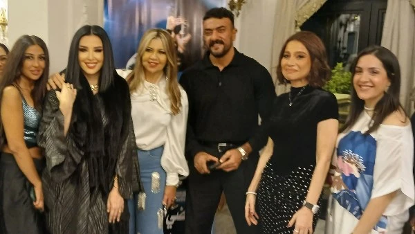 رفقة بسمة وهبة تحتفل بعيد ميلادها مع أصدقائها