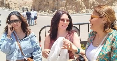 سلاف فواخرجى ولقاء الخميسى وأمير صلاح الدين فى جولة سياحية بمعبد فيلة.. صور