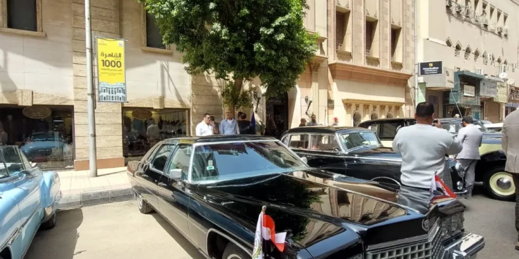سيارات الملوك والرؤساء تعود للحياة في كرنفال تاريخي بالقاهرة