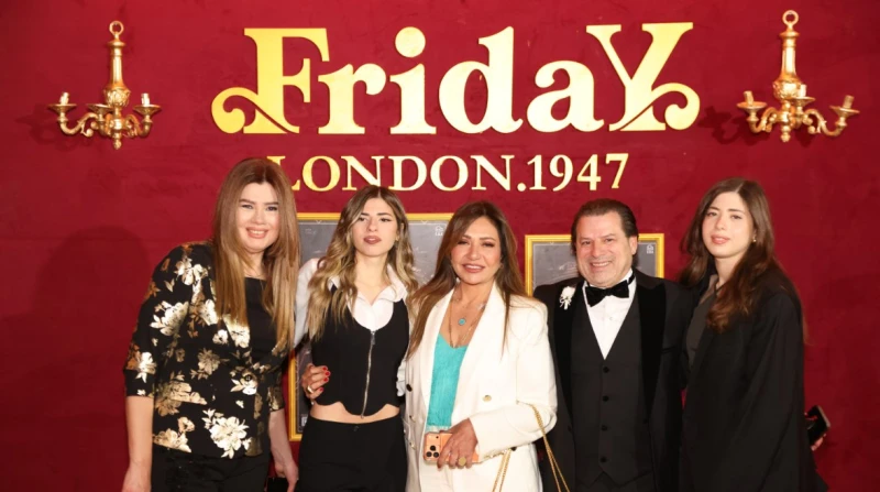 أبرزهم ليلى علوي. نجوم الفن يحتفلون بالعرض الأول لمسرحية Friday