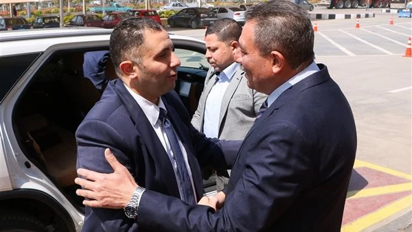 في زيارته الأولي للميناء .. محافظ دمياط يطلع على مشروعات الميناء القومية