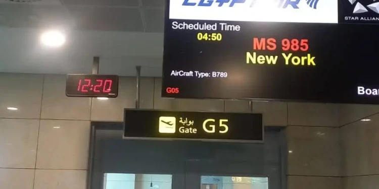 فوضى وتأجيلات متكررة. رحلة على متن مصر للطيران تتحول إلى كابوس وخسائر مضاعفة لراكب