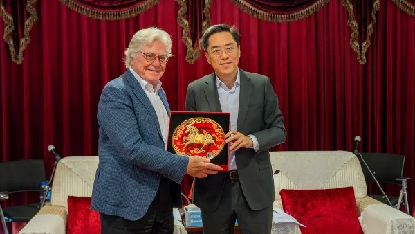 رئيس مهرجان القاهرة السينمائي يبحث شراكة إعلامية موسعة مع مجموعة الصين للإعلام