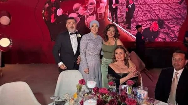 يسرا في المقدمة. لقطات من حفل زفاف ابنة الإعلامي خيري رمضان |صور